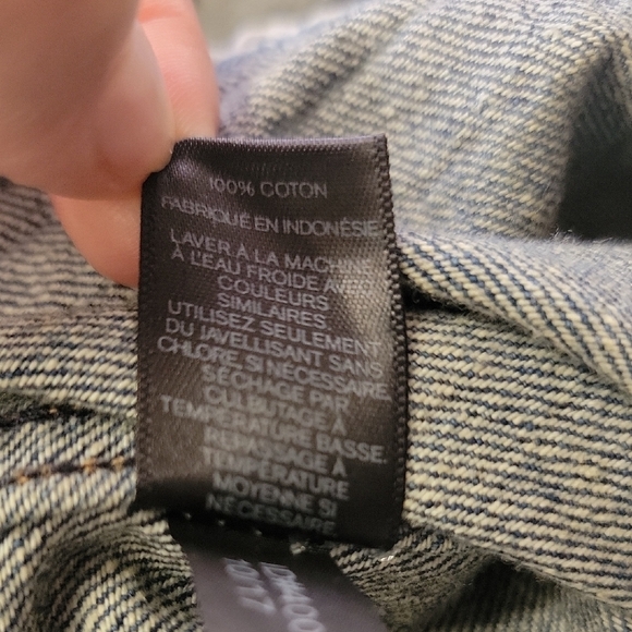 Express Size MEDIUM Womens Crop Blue Distressed Denim Jacket. - Picture 10 of 10